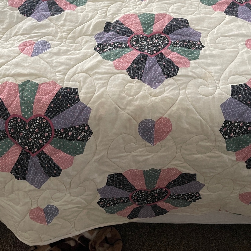 Beautiful heart accents comfortor queen size reversible - Picture 2 of 7